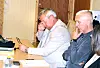 Bjørn Tollefsen (t.h.) går fra rådmannsstillingen i Loppa med en romslig sluttpakke. Til venstre ordfører Jan-Eirik Jensen. Arkivfoto: Magne Kveseth, Altaposten