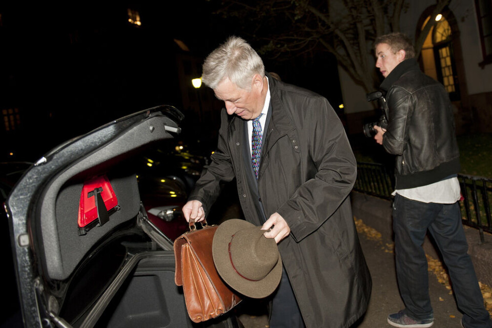 Sigbjørn Johnsen møtte pressen utenfor statsrådboligen torsdag morgen før fremleggelsen av statsbudsjettet. Foto: Fredrik Varfjell/Scanpix Sigbjørn Johnsen møtte pressen utenfor statsrådboligen torsdag morgen før fremleggelsen av statsbudsjettet. Foto: Fredrik Varfjell/Scanpix