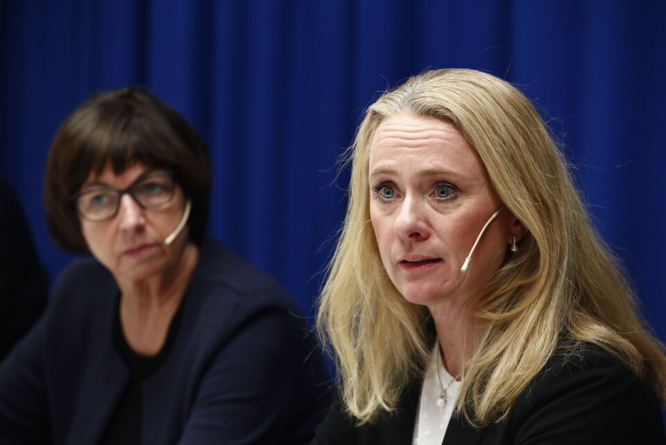 Arbeids- og sosialminister Anniken Hauglie beklager på det sterkeste overfor personer som er blitt uriktig dømt. I bakgrunnen Nav-direktør Sigrun Vågeng. Foto: Terje Pedersen / NTB scanpix Arbeids- og sosialminister Anniken Hauglie beklager på det sterkeste overfor personer som er blitt uriktig dømt. I bakgrunnen Nav-direktør Sigrun Vågeng. Foto: Terje Pedersen / NTB scanpix