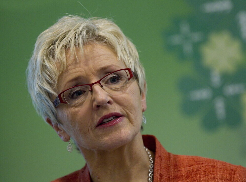 Kommunalminister Liv Signe Navarsete vil gå i dialog med lokalsamfunn som blir berørt av nedleggelsene i REC. Foto: Morten Holm, Scanpix Kommunalminister Liv Signe Navarsete vil gå i dialog med lokalsamfunn som blir berørt av nedleggelsene i REC. Foto: Morten Holm, Scanpix
