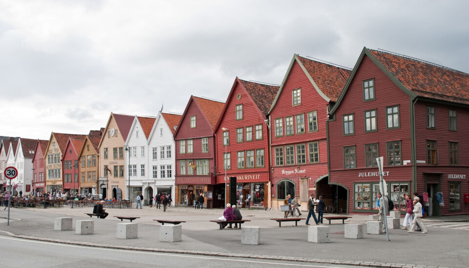 Bybane over eller under Bryggen i Bergen har skape politisk uro i Bergen. Nå kan Roger Valhammer (Ap) bli byrådsleder igjen etter at det er blitt flertall for bane over Bryggen. Bybane over eller under Bryggen i Bergen har skape politisk uro i Bergen. Nå kan Roger Valhammer (Ap) bli byrådsleder igjen etter at det er blitt flertall for bane over Bryggen.