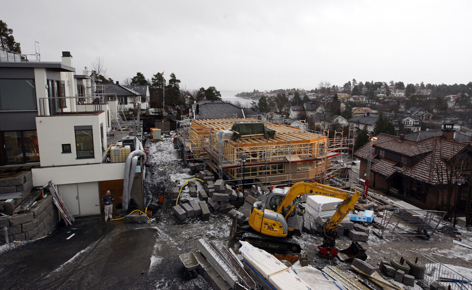 Det er store forskjeller fra kommune til kommune i hvor mye du må ut med for å få behandlet en søknad om byggetillatelse for en enebolig på 200 kvadratmeter. Illustrasjonsfoto: Lise Åserud / NTB scanpix Det er store forskjeller fra kommune til kommune i hvor mye du må ut med for å få behandlet en søknad om byggetillatelse for en enebolig på 200 kvadratmeter. Illustrasjonsfoto: Lise Åserud / NTB scanpix