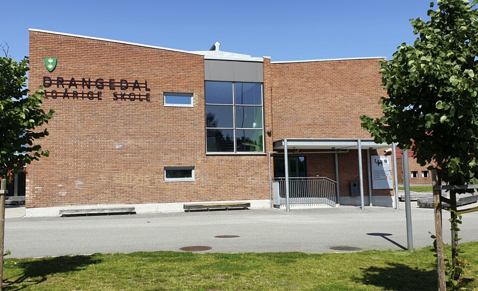 Flere titalls tidligere elever ved Drangedal 10-årige skole har siden i fjor høst kontaktet advokat Vibeke Hein Bæra. De tidligere elevene sier at de har blitt mobbet ved skolene i Drangedal. De angivelige mobbesakene strekker seg tilbake til 1970-tallet. Illustrasjonsfoto: Karen Aarhus / NTB scanpix Flere titalls tidligere elever ved Drangedal 10-årige skole har siden i fjor høst kontaktet advokat Vibeke Hein Bæra. De tidligere elevene sier at de har blitt mobbet ved skolene i Drangedal. De angivelige mobbesakene strekker seg tilbake til 1970-tallet. Illustrasjonsfoto: Karen Aarhus / NTB scanpix