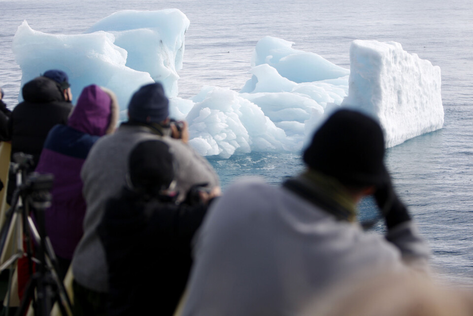 Politikere i Longyearbyen tar til orde for å innføre en turistskatt som kan komme de 2.379 fastboende innbyggerne til gode. Foto: Håkon Mosvold Larsen / NTB scanpix Politikere i Longyearbyen tar til orde for å innføre en turistskatt som kan komme de 2.379 fastboende innbyggerne til gode. Foto: Håkon Mosvold Larsen / NTB scanpix