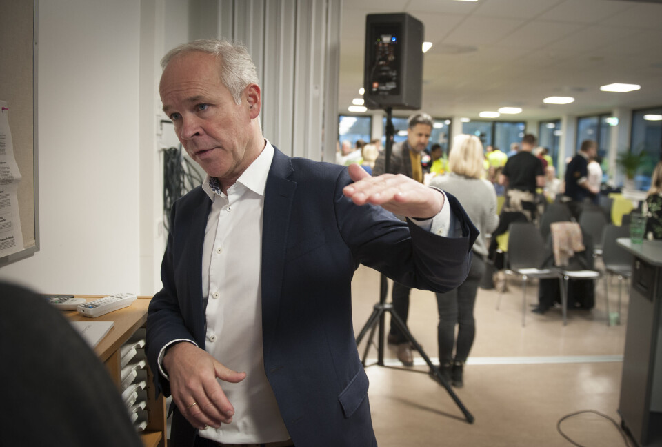 Kunnskapsminister Jan Tore Sanner (H) konstaterer at yrkesfagelever med innvandrerbakgrunn oftere sliter med å komme ut i lærebedrifter enn annen ungdom. Her under framleggelsen av regjeringens integreringsstrategi i oktober. Foto: Terje Lien. Kunnskapsminister Jan Tore Sanner (H) konstaterer at yrkesfagelever med innvandrerbakgrunn oftere sliter med å komme ut i lærebedrifter enn annen ungdom. Her under framleggelsen av regjeringens integreringsstrategi i oktober. Foto: Terje Lien.