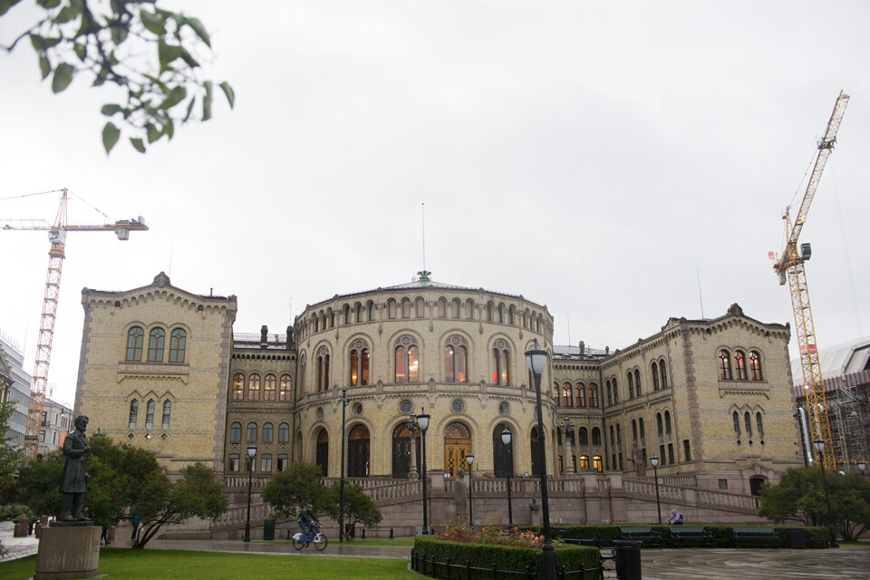 Hvor mange representanter de ulike partiene ligger an til å få er ikke krystallklart. – Hvordan bildet egentlig ser ut, er ikke godt å si. Det kommer til sjuende og sist an på hvem du tror mest på av meningsmålingsinstituttene, sier Johan Giertsen i Poll of polls. Foto: Terje Lien Hvor mange representanter de ulike partiene ligger an til å få er ikke krystallklart. – Hvordan bildet egentlig ser ut, er ikke godt å si. Det kommer til sjuende og sist an på hvem du tror mest på av meningsmålingsinstituttene, sier Johan Giertsen i Poll of polls. Foto: Terje Lien