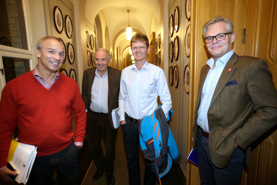 Hans Olav Syversen (KrF, f.v.), Svein Flåtten (H), Terje Breivik (V) og Hans Andreas Limi (Frp), alle finanspolitiske talsmenn for sine respektive partier, møttes søndag kveld til budsjettforhandlinger på Stortinget. Foto: Vidar Ruud / NTB scanpix Hans Olav Syversen (KrF, f.v.), Svein Flåtten (H), Terje Breivik (V) og Hans Andreas Limi (Frp), alle finanspolitiske talsmenn for sine respektive partier, møttes søndag kveld til budsjettforhandlinger på Stortinget. Foto: Vidar Ruud / NTB scanpix