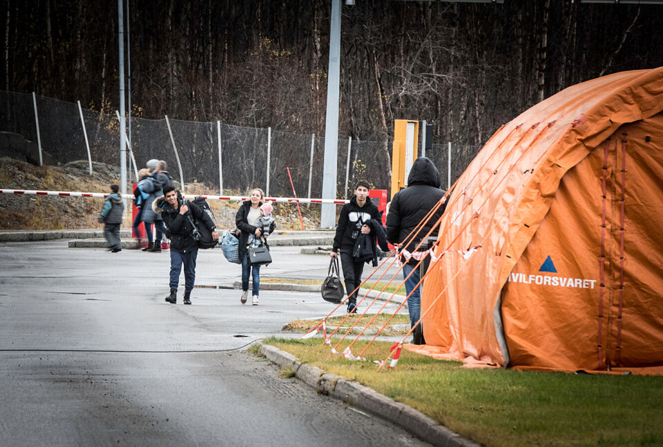 De siste tre ukene er det kommet 1.784 asylsøkere via Norges eneste grensestasjon til Russland. Til sammen i år har det kommet om lag 3.000 migranter denne veien. Foto: Lisa Rypeng De siste tre ukene er det kommet 1.784 asylsøkere via Norges eneste grensestasjon til Russland. Til sammen i år har det kommet om lag 3.000 migranter denne veien. Foto: Lisa Rypeng