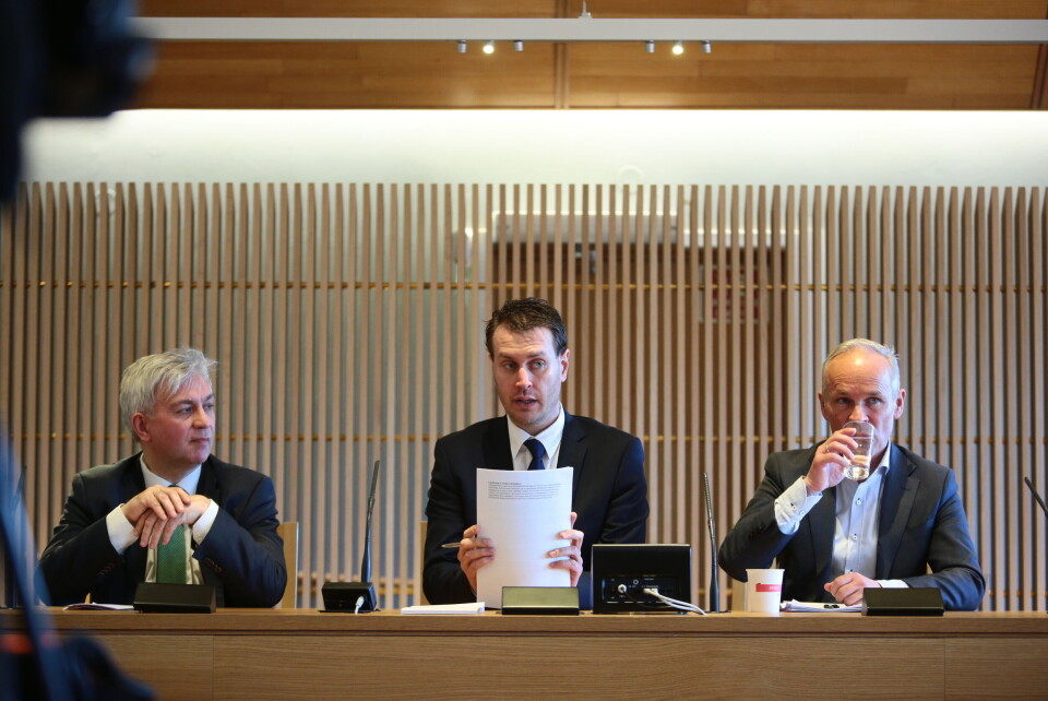 André N. Skjelstad (V), Helge André Njåstad (Frp) og Jan Tore Sanner (H) la fram avtalen om nytt inntektssystem torsdag ettermidag. Foto: Magnus Knutsen Bjørke André N. Skjelstad (V), Helge André Njåstad (Frp) og Jan Tore Sanner (H) la fram avtalen om nytt inntektssystem torsdag ettermidag. Foto: Magnus Knutsen Bjørke