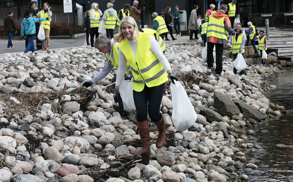 Kronprinsesse Mette-Marit fotografert da hun besøkte Sandefjord Søppelplukkelag 19. april i fjor. Foto: Lise Åserud / NTB scanpix Kronprinsesse Mette-Marit fotografert da hun besøkte Sandefjord Søppelplukkelag 19. april i fjor. Foto: Lise Åserud / NTB scanpix