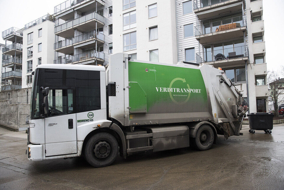 Oslo kommune overtok søppeltømmingen i Oslo etter virksomhetsoverdragelse fra Veireno 20. februar. I løpet av den første uken med kommunal søppelhenting sliter fortsatt søppeltømmerne med brudd på arbeidsmiljøloven og klager på hentingen. Foto: Håkon Mosvold Larsen / NTB scanpix Oslo kommune overtok søppeltømmingen i Oslo etter virksomhetsoverdragelse fra Veireno 20. februar. I løpet av den første uken med kommunal søppelhenting sliter fortsatt søppeltømmerne med brudd på arbeidsmiljøloven og klager på hentingen. Foto: Håkon Mosvold Larsen / NTB scanpix