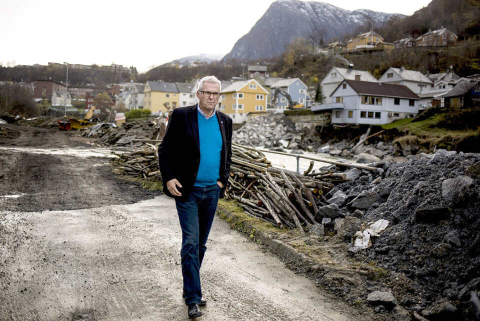 – Vi har bygget opp en unik kompetanse i Odda på kraft og flomsikring. Vi ønsker å utnytte det ved å opprette et senter som samler kompetansen og kan komme til nytte også for andre områder i landet som er utsatt for flom og ras, sier Høyres avtroppende ordfører, John Opdal. Dette bildet er tatt etter flommen i fjor. Foto: Magnus Knutsen Bjørke – Vi har bygget opp en unik kompetanse i Odda på kraft og flomsikring. Vi ønsker å utnytte det ved å opprette et senter som samler kompetansen og kan komme til nytte også for andre områder i landet som er utsatt for flom og ras, sier Høyres avtroppende ordfører, John Opdal. Dette bildet er tatt etter flommen i fjor. Foto: Magnus Knutsen Bjørke