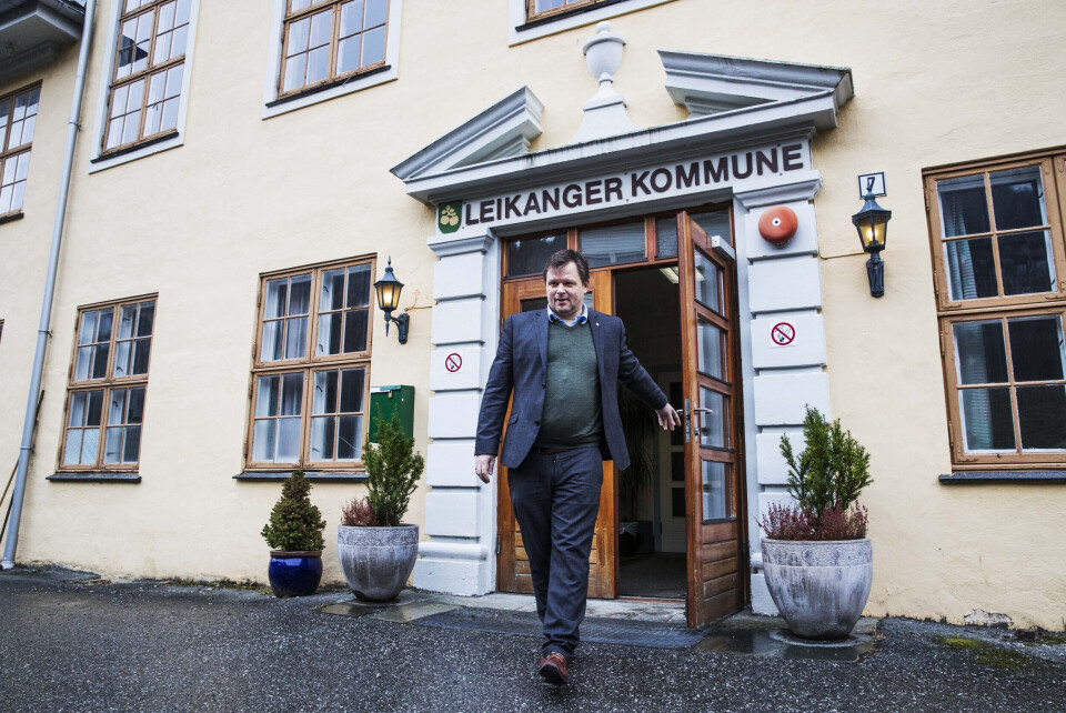 – De har holdt innbyggerne for narr ved å kalle dette en frivillig reform, for så å endre spillereglene helt på oppløpet og velge noe helt annet. Alle evalueringer av tidligere sammenslåinger viser at lokal forankring og vilje til å gjennomføre er en forutsetning for å lykkes, sier ordfører i Leikanger kommune Jon Håkon Odd til Kommunal Rapport. Foto: Frode Hansen, VG – De har holdt innbyggerne for narr ved å kalle dette en frivillig reform, for så å endre spillereglene helt på oppløpet og velge noe helt annet. Alle evalueringer av tidligere sammenslåinger viser at lokal forankring og vilje til å gjennomføre er en forutsetning for å lykkes, sier ordfører i Leikanger kommune Jon Håkon Odd til Kommunal Rapport. Foto: Frode Hansen, VG