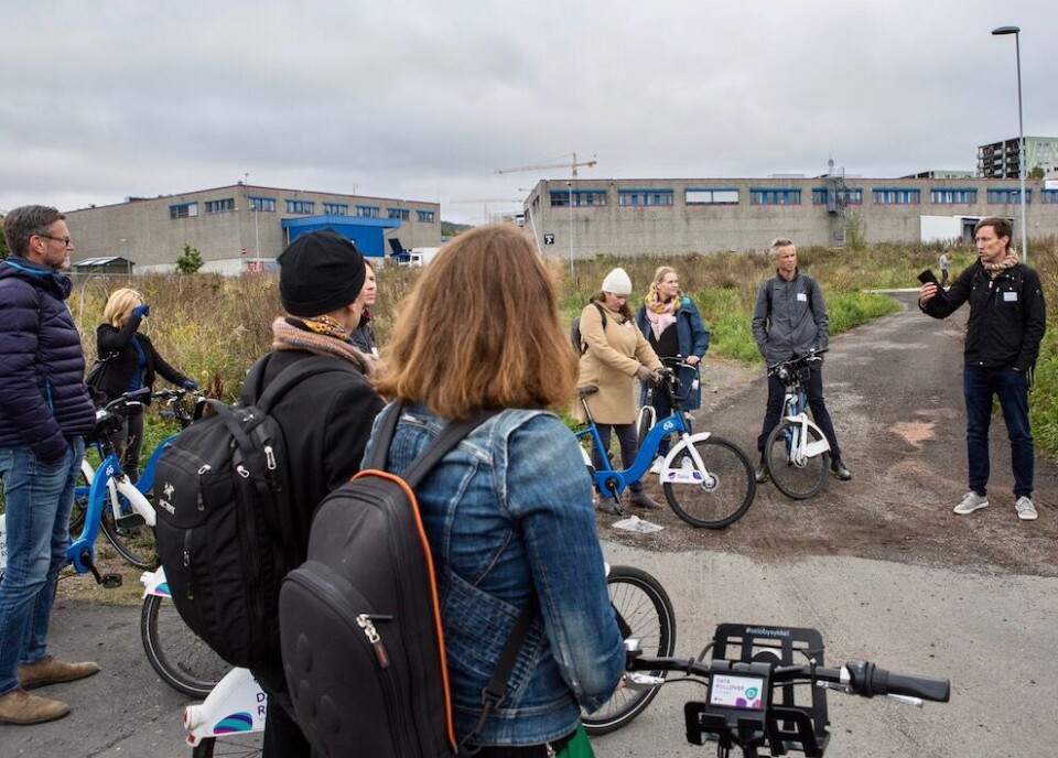 Gjennom «Pådriv Oslo» tester SoCentral og eksperimenterer fram nye møteplasser, nye gjenbruksmuligheter, nye næringsveier og mer natur – som her i Hovinbyen. Hensikten er å bidra til lavere klimagassutslipp. Foto: SoCentral Gjennom «Pådriv Oslo» tester SoCentral og eksperimenterer fram nye møteplasser, nye gjenbruksmuligheter, nye næringsveier og mer natur – som her i Hovinbyen. Hensikten er å bidra til lavere klimagassutslipp. Foto: SoCentral