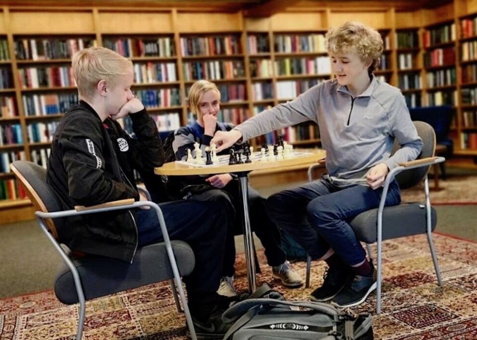 Et hovedmål for Øvre Eiker bibliotek er å være en møteplass, skriver biblioteksjefen, og det brukes av folk i alle aldre. Foto: Øvre Eiker bibliotek Et hovedmål for Øvre Eiker bibliotek er å være en møteplass, skriver biblioteksjefen, og det brukes av folk i alle aldre. Foto: Øvre Eiker bibliotek