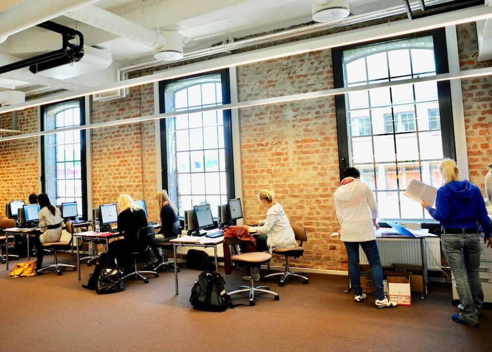 Biblioteket, en lavterskel møteplass som finnes i alle kommuner, er god arena for å mobilisere folk, mener debattantene. Illustrasjonsfoto: Joakim S. Enger Biblioteket, en lavterskel møteplass som finnes i alle kommuner, er god arena for å mobilisere folk, mener debattantene. Illustrasjonsfoto: Joakim S. Enger