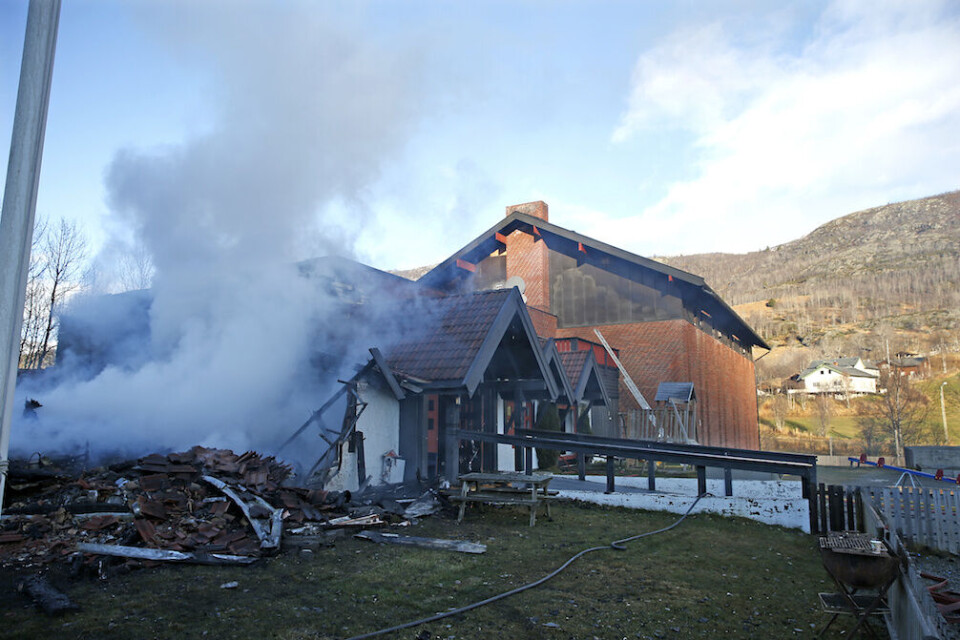 Høyreekstremisme må kveles i fødselen, skriver Heming Olaussen, som frykter at asylmottak blir satt i brann, som i Sverige. Bildet er fra mottaket i Hemsedal som brant i forrige uke, men der brannårsaken ennå ikke er kjent. Foto: Trond Solberg, NTB scanpix Høyreekstremisme må kveles i fødselen, skriver Heming Olaussen, som frykter at asylmottak blir satt i brann, som i Sverige. Bildet er fra mottaket i Hemsedal som brant i forrige uke, men der brannårsaken ennå ikke er kjent. Foto: Trond Solberg, NTB scanpix