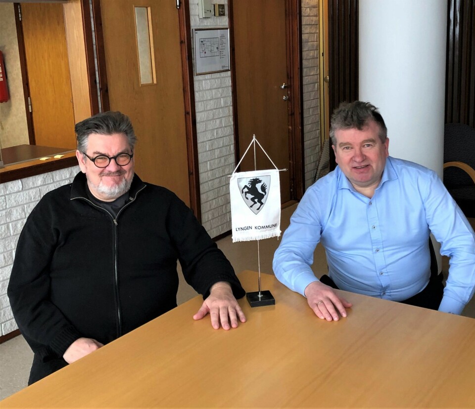Ordfører Dan-Håvard Johnsen (TPL) (t.h.) og Lyngen kommune sier nei til å gi konstituert rådmann Stig Kjærvik permisjon for å bli konstituert kommunedirektør i Nordkapp. Ordfører Dan-Håvard Johnsen (TPL) (t.h.) og Lyngen kommune sier nei til å gi konstituert rådmann Stig Kjærvik permisjon for å bli konstituert kommunedirektør i Nordkapp.