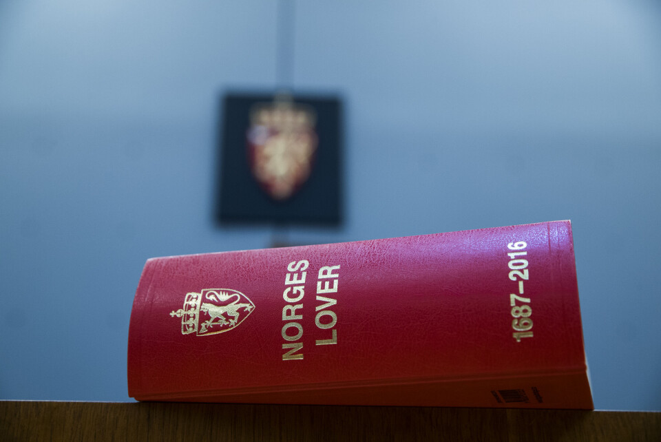 Tjenestene er blitt rettsliggjort, og det forsterker oppmerksomheten om tilsyn og kontroll som styringsvirkemiddel, påpeker skribentene. Tjenestene er blitt rettsliggjort, og det forsterker oppmerksomheten om tilsyn og kontroll som styringsvirkemiddel, påpeker skribentene.