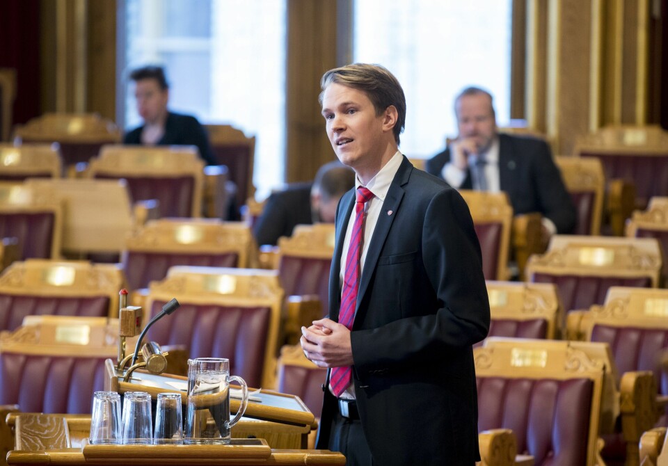 Arbeiderpartiets Torstein Tvedt Solberg mener det trengs mer penger for å sikre skoletilbudet til barn mens koronaepidemien pågår. Arbeiderpartiets Torstein Tvedt Solberg mener det trengs mer penger for å sikre skoletilbudet til barn mens koronaepidemien pågår.