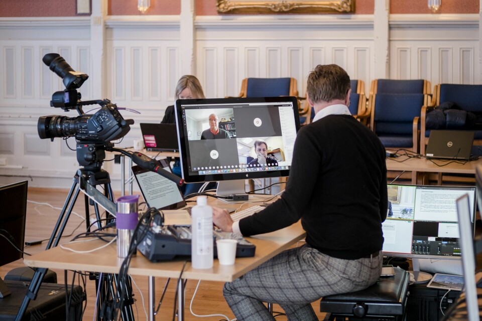 Kommunestyret i Risør er blant dem som har avholdt videomøte under koronakrisen. Ordfører Per Kristian Lunden, rådmann Trond Akselsen og teknisk leder Dag Tynes var til stede i kommunestyresalen. Kommunestyret i Risør er blant dem som har avholdt videomøte under koronakrisen. Ordfører Per Kristian Lunden, rådmann Trond Akselsen og teknisk leder Dag Tynes var til stede i kommunestyresalen.