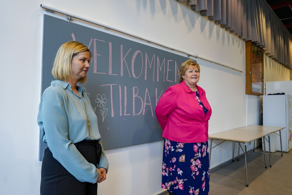 Statsminister Erna Solberg (H) og kunnskapsminister Guri Melby (V) besøker Ellingsrudåsen skole i Oslo mandag. Her får de møte elever på barnetrinnet som har startet på skolen igjen etter seks uker med hjemmeskole. Statsminister Erna Solberg (H) og kunnskapsminister Guri Melby (V) besøker Ellingsrudåsen skole i Oslo mandag. Her får de møte elever på barnetrinnet som har startet på skolen igjen etter seks uker med hjemmeskole.