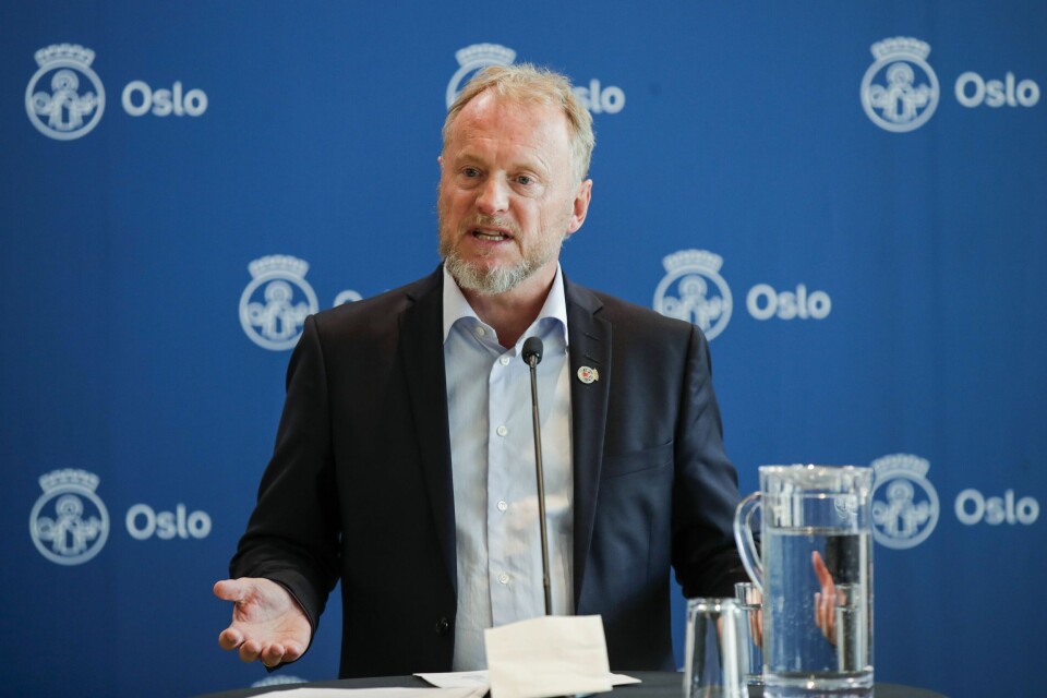 Byrådsleder Raymond Johansen vil ha påbud om munnbind i kollektivtransporten i Oslo. Byrådsleder Raymond Johansen vil ha påbud om munnbind i kollektivtransporten i Oslo.