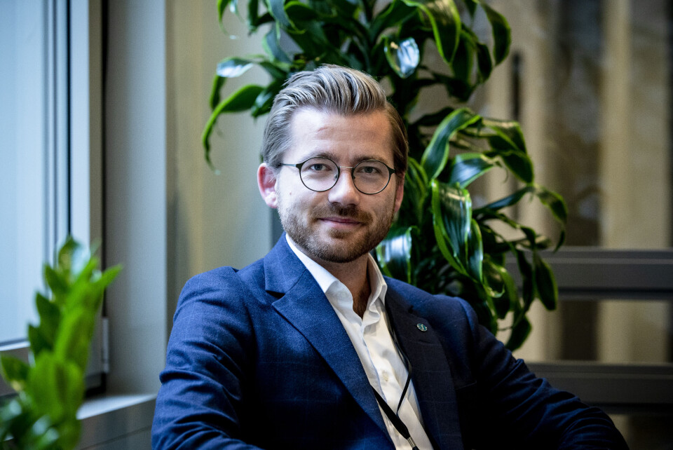 Klima- og miljøminister Sveinung Rotevatn sier at klimamålene står fast. Han sier at budsjettet innebærer en rekordstor satsing. Klima- og miljøminister Sveinung Rotevatn sier at klimamålene står fast. Han sier at budsjettet innebærer en rekordstor satsing.