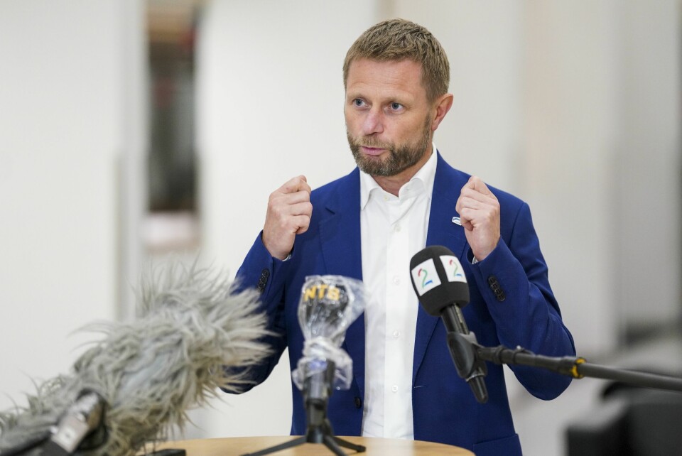 Helse- og omsorgsminister Bent Høie (H) ber Oslos nabokommuner innføre samme smitteverntiltak som hovedstaden Helse- og omsorgsminister Bent Høie (H) ber Oslos nabokommuner innføre samme smitteverntiltak som hovedstaden