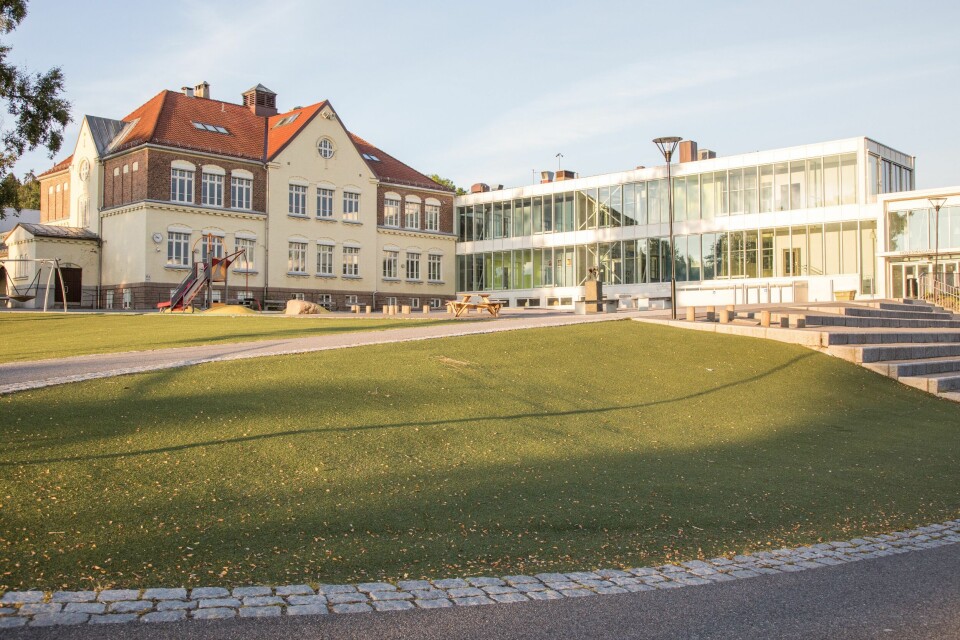 Antall skoler i Norge med mer enn 500 elever har økt med 56 prosent i løpet av ti år. På bildet vises Tåsen skole i Oslo, som har 700 elever. Antall skoler i Norge med mer enn 500 elever har økt med 56 prosent i løpet av ti år. På bildet vises Tåsen skole i Oslo, som har 700 elever.