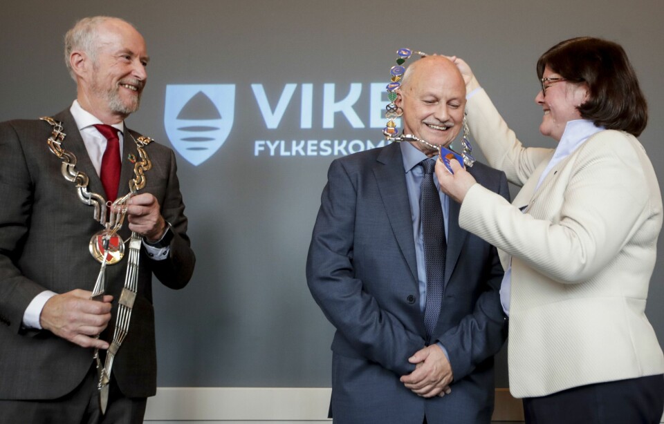 Roger Ryberg ble ordfører i det nye storfylket Viken. På det første konstituerende møte i fylkestinget for Viken fylkeskommune fikk han ordførerkjede av de tidligere fylkesordførerne i Akershus, Anette M. Solli, og Ole Haabet (Ap) i Østfold. Roger Ryberg ble ordfører i det nye storfylket Viken. På det første konstituerende møte i fylkestinget for Viken fylkeskommune fikk han ordførerkjede av de tidligere fylkesordførerne i Akershus, Anette M. Solli, og Ole Haabet (Ap) i Østfold.