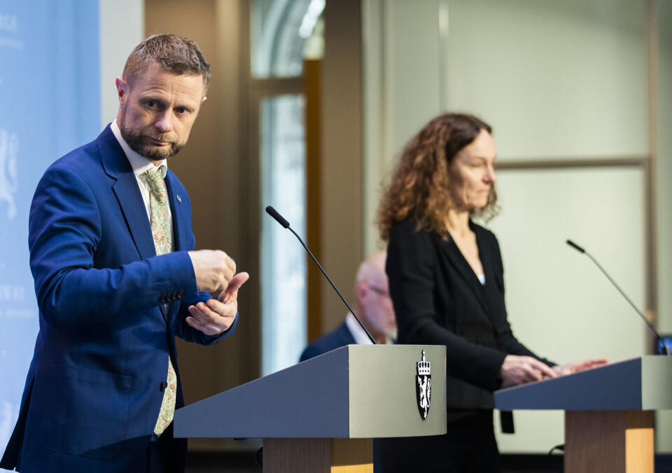 Helse- og omsorgsminister Bent Høie og direktør Camilla Stoltenberg ved Folkehelseinstituttet på tirsdagens pressekonferanse om vaksinestrategi. Helse- og omsorgsminister Bent Høie og direktør Camilla Stoltenberg ved Folkehelseinstituttet på tirsdagens pressekonferanse om vaksinestrategi.