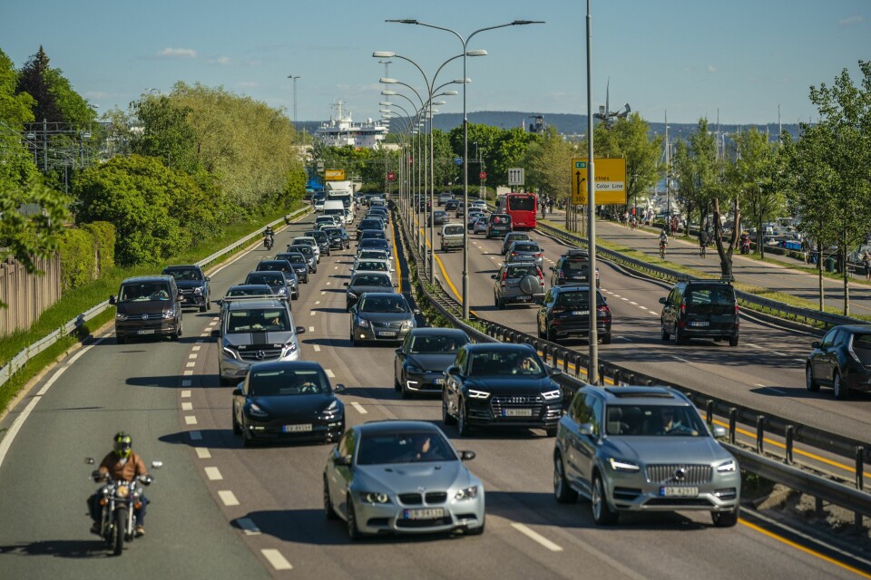 Oslo 20200529. Tett trafikk ut fra Oslo sentrum på E18 ved Frognerkilen. Pinseutfart Oslo 20200529. Tett trafikk ut fra Oslo sentrum på E18 ved Frognerkilen.