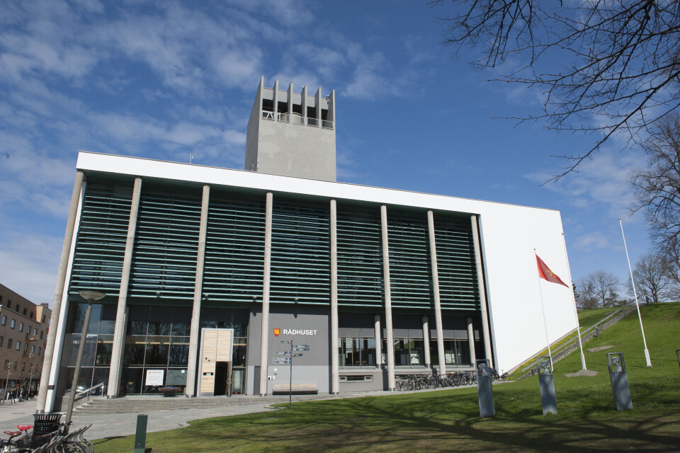 I Fredrikstad ble ordføreren og utvalgsledere tildelt innstillingsrett som en slags kompensasjon etter at forsøk på å innføre formell parlamentarisme strandet. Problemet er at Fredrikstad ikke er en parlamentarisk styrt kommune i egentlig forstand, skriver Asbjørn Røiseland. I Fredrikstad ble ordføreren og utvalgsledere tildelt innstillingsrett som en slags kompensasjon etter at forsøk på å innføre formell parlamentarisme strandet. Problemet er at Fredrikstad ikke er en parlamentarisk styrt kommune i egentlig forstand, skriver Asbjørn Røiseland.