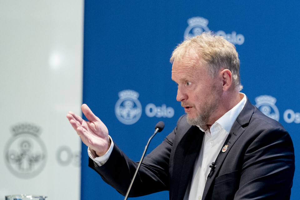Byrådsleder Raymond Johansen (Ap) i Oslo orienterer pressen om nye koronatiltak mandag kveld. Byrådsleder Raymond Johansen (Ap) i Oslo orienterer pressen om nye koronatiltak mandag kveld.