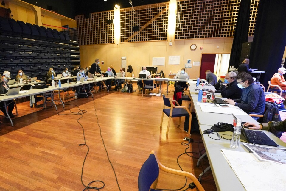 Kong Harald: – Dette er helt forferdelig Dette er operasjonsrommet til kriseledelsen i Gjerdrum kommune. Det er opprettet i Gjerdrum kulturhus.