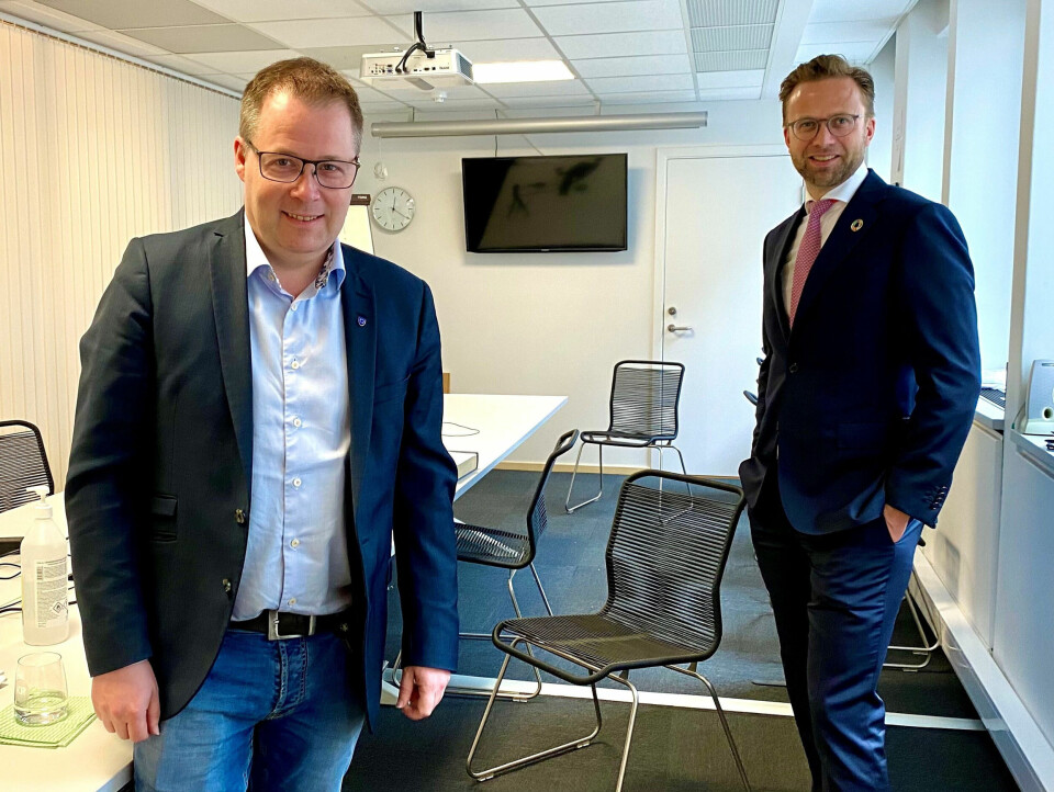 KS-leder Bjørn Arild Gram og kommunalminister Nikolai Astrup (H) diskuterer revidert nasjonalbudsjett og kommuneproposisjonen i ukas episode av podkasten Kontrollutvalget. KS-leder Bjørn Arild Gram og kommunalminister Nikolai Astrup (H) diskuterer revidert nasjonalbudsjett og kommuneproposisjonen i ukas episode av podkasten Kontrollutvalget.