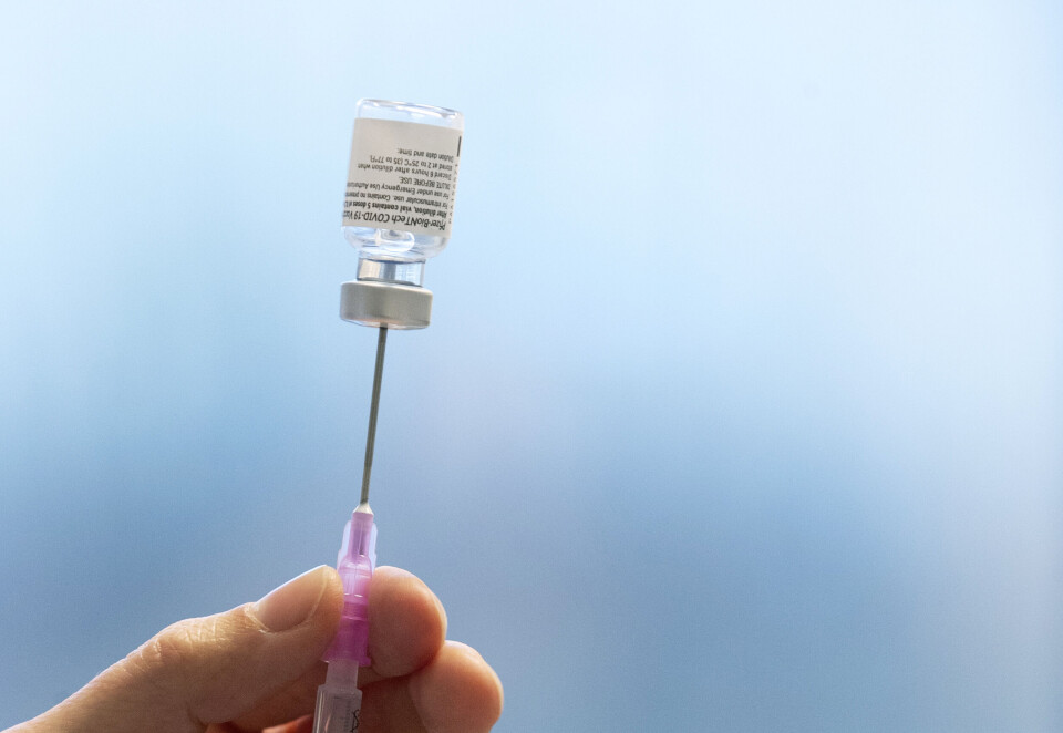 Nå gjenstår bare ett siste hinder: Vaksinekommunikasjonen, skriver Emely Sjøsåsen og Inger Johanne Stenberg. Nå gjenstår bare ett siste hinder: Vaksinekommunikasjonen, skriver Emely Sjøsåsen og Inger Johanne Stenberg.