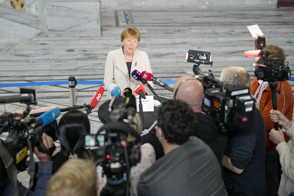 Oslo-ordfører Marianne Borgen (SV) møter pressen i Oslo rådhus onsdag etter at det ble klart at byrådet går av som følge av mistillitsforslaget mot miljøbyråd Lan Marie Berg (MDG). Oslo-ordfører Marianne Borgen (SV) møter pressen i Oslo rådhus onsdag etter at det ble klart at byrådet går av som følge av mistillitsforslaget mot miljøbyråd Lan Marie Berg (MDG).