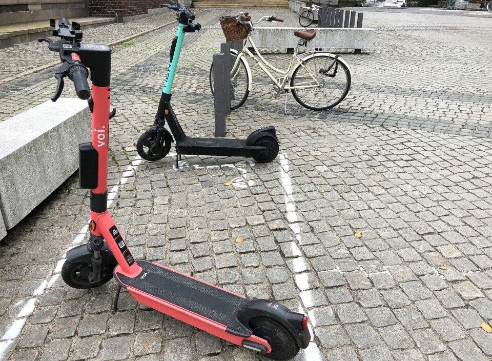 Et flertall av Oslos innbygger vil ikke forby elsparkesykler, men støtter en strengere regulering. Et flertall av Oslos innbygger vil ikke forby elsparkesykler, men støtter en strengere regulering.