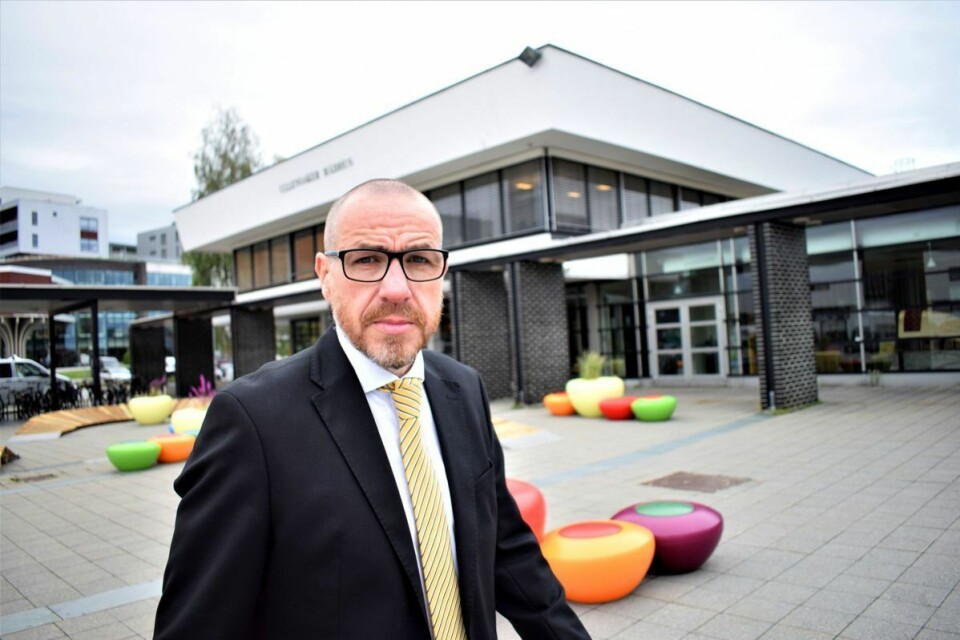 Tidligere ordfører i Ullensaker, Tom Staahle (Frp), er blant de 20 som har brutt informasjonsplikten overfor Stortinget, skriver Dagens Næringsliv. Tidligere ordfører i Ullensaker, Tom Staahle (Frp), er blant de 20 som har brutt informasjonsplikten overfor Stortinget, skriver Dagens Næringsliv.
