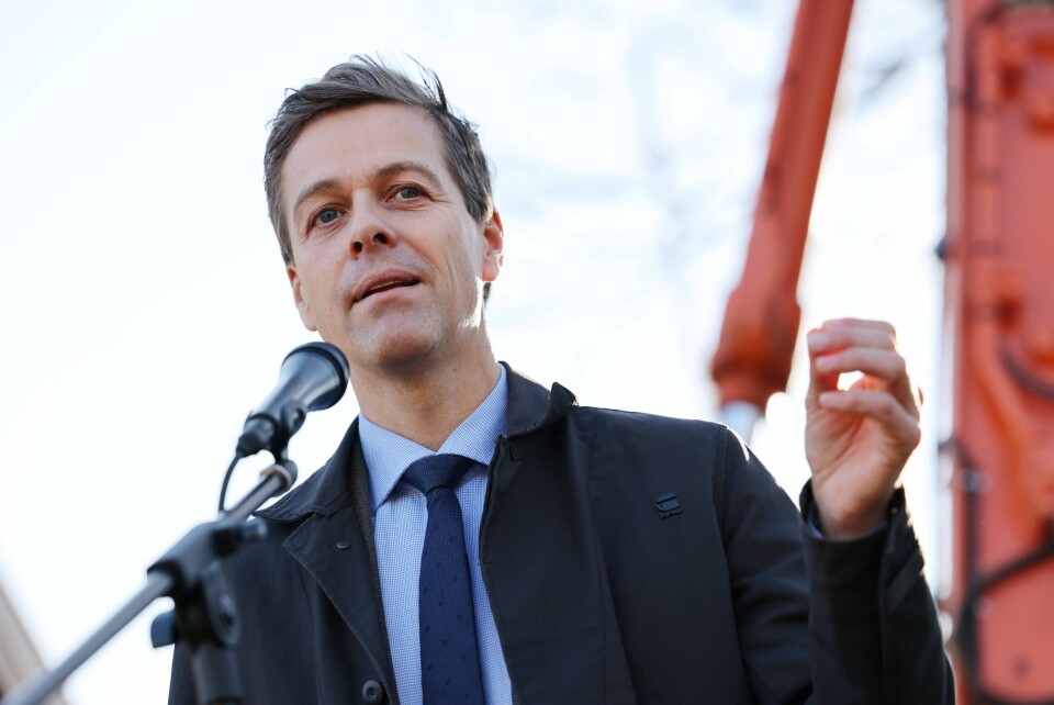 Samferdselsminister Knut Arild Hareide (KrF) varsler en mer edruelig transportplan. Samferdselsminister Knut Arild Hareide (KrF) varsler en mer edruelig transportplan.