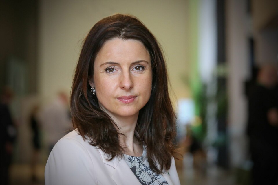 – Motviljen handler kanskje om at de har begynt å tro på det Solberg-regjeringa har flaska dem opp med: At små lensmannskontor ikke er noe verdt, sier Senterpartiets Jenny Klinge. – Motviljen handler kanskje om at de har begynt å tro på det Solberg-regjeringa har flaska dem opp med: At små lensmannskontor ikke er noe verdt, sier Senterpartiets Jenny Klinge.