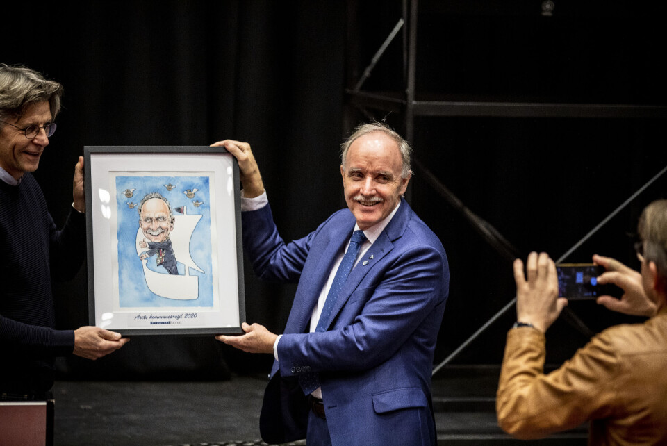 Her mottar ordfører Sture Pedersen prisen som Årets kommuneprofil 2020. Her mottar ordfører Sture Pedersen prisen som Årets kommuneprofil 2020.
