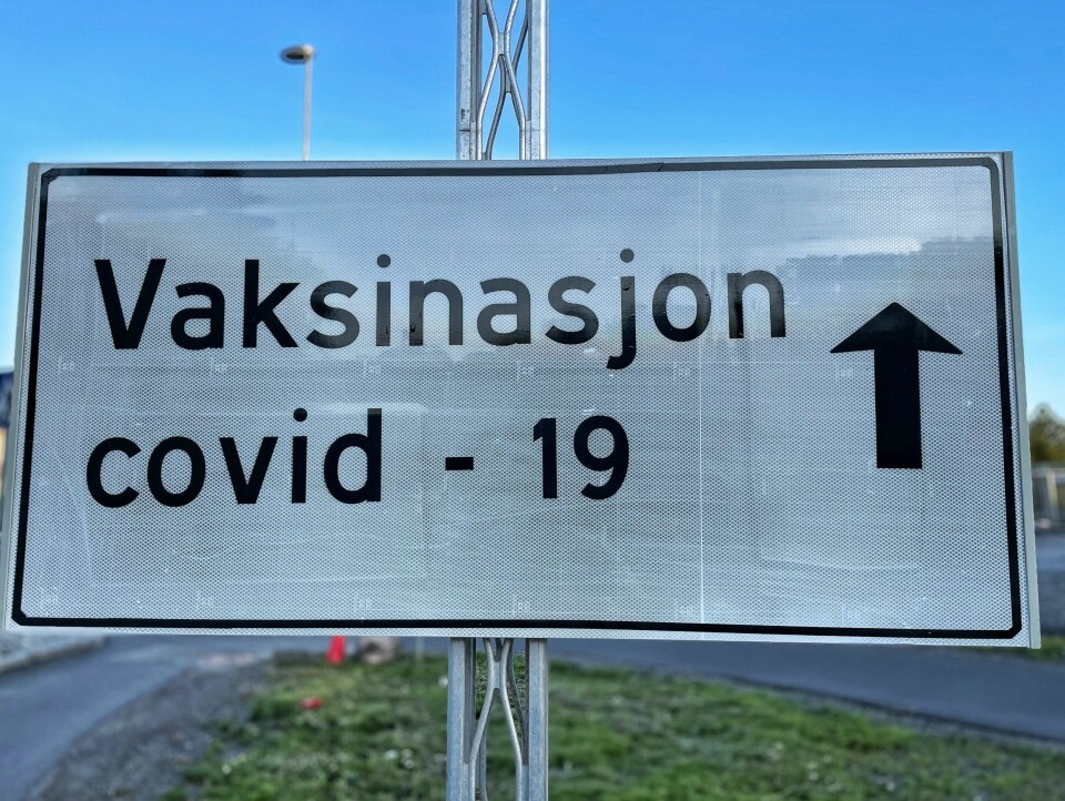Tirsdag ble det klart at regjeringen anbefaler en såkalt oppfriskningsdose til personer over 65 år, i håp om å forlenge beskyttelsen og gi bedre beskyttelse mot nye koronavarianter. Tirsdag ble det klart at regjeringen anbefaler en såkalt oppfriskningsdose til personer over 65 år, i håp om å forlenge beskyttelsen og gi bedre beskyttelse mot nye koronavarianter.