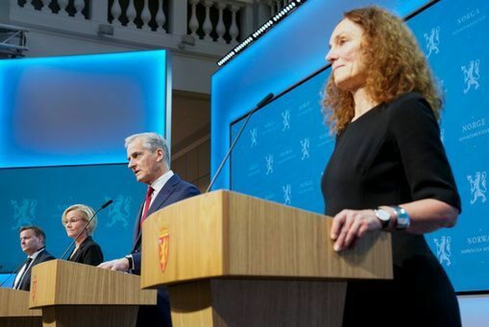 Assisterende helsedirektør Espen Rostrup Nakstad, helse- og omsorgsminister Ingvild Kjerkol, statsminister Jonas Gahr Støre og FHI-direktør Camilla Stoltenberg under en pressekonferanse om koronasituasjonen i Norge fredag. Assisterende helsedirektør Espen Rostrup Nakstad, helse- og omsorgsminister Ingvild Kjerkol, statsminister Jonas Gahr Støre og FHI-direktør Camilla Stoltenberg under en pressekonferanse om koronasituasjonen i Norge fredag.