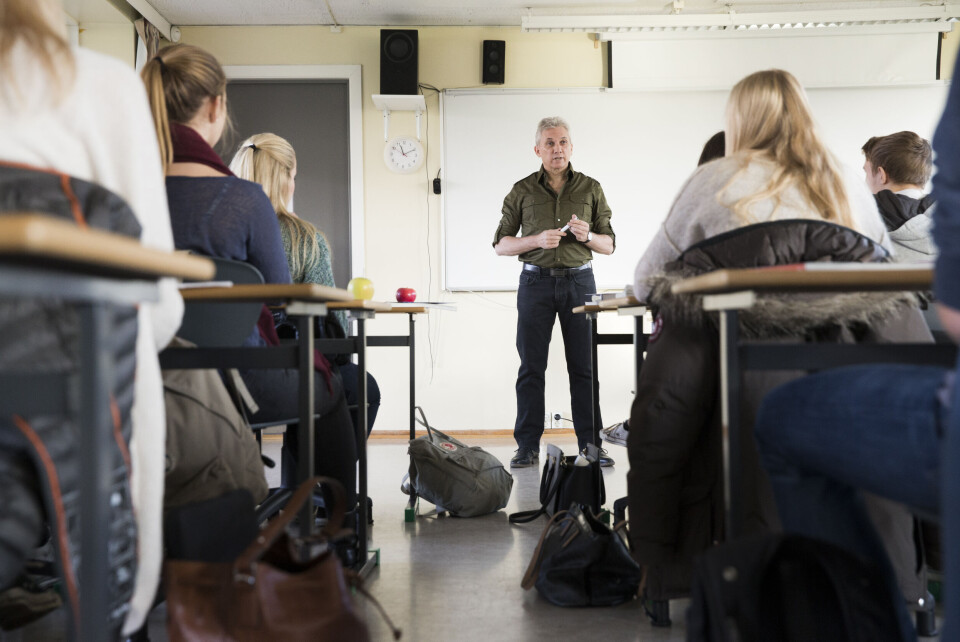 KS unnlater å nevne at i utgangspunktet gjennomføres mer enn 16.000 av undervisningsårsverkene i grunnskolen og videregående skole av ansatte uten lærerutdanning, skriver Steffen Handal. KS unnlater å nevne at i utgangspunktet gjennomføres mer enn 16.000 av undervisningsårsverkene i grunnskolen og videregående skole av ansatte uten lærerutdanning, skriver Steffen Handal.