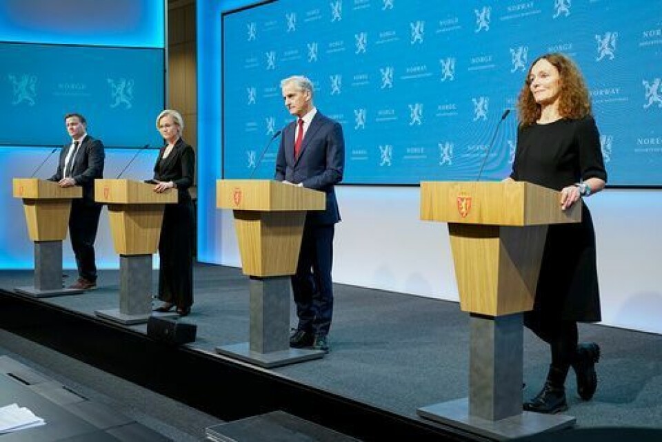 Assisterende helsedirektør Espen Rostrup Nakstad, helse- og omsorgsminister Ingvild Kjerkol, statsminister Jonas Gahr Støre og FHI-direktør Camilla Stoltenberg under en pressekonferanse om koronasituasjonen i Norge fredag. Assisterende helsedirektør Espen Rostrup Nakstad, helse- og omsorgsminister Ingvild Kjerkol, statsminister Jonas Gahr Støre og FHI-direktør Camilla Stoltenberg under en pressekonferanse om koronasituasjonen i Norge fredag.