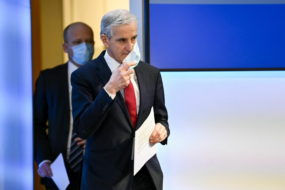 Statsminister Jonas Gahr Støre ankommer regjeringens pressekonferense om koronasituasjonen tirsdag. Statsminister Jonas Gahr Støre ankommer regjeringens pressekonferense om koronasituasjonen tirsdag.
