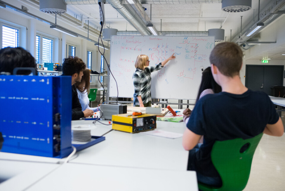 Vi mener det må finnes mer enn én vei til å bli en god lærer. En ingeniør med pedagogikk kan være en vel så god naturfagslærer som en med kjemi og fysikk fra lærerhøyskolen, skriver Tor Arne Gangsø. Vi mener det må finnes mer enn én vei til å bli en god lærer. En ingeniør med pedagogikk kan være en vel så god naturfagslærer som en med kjemi og fysikk fra lærerhøyskolen, skriver Tor Arne Gangsø.